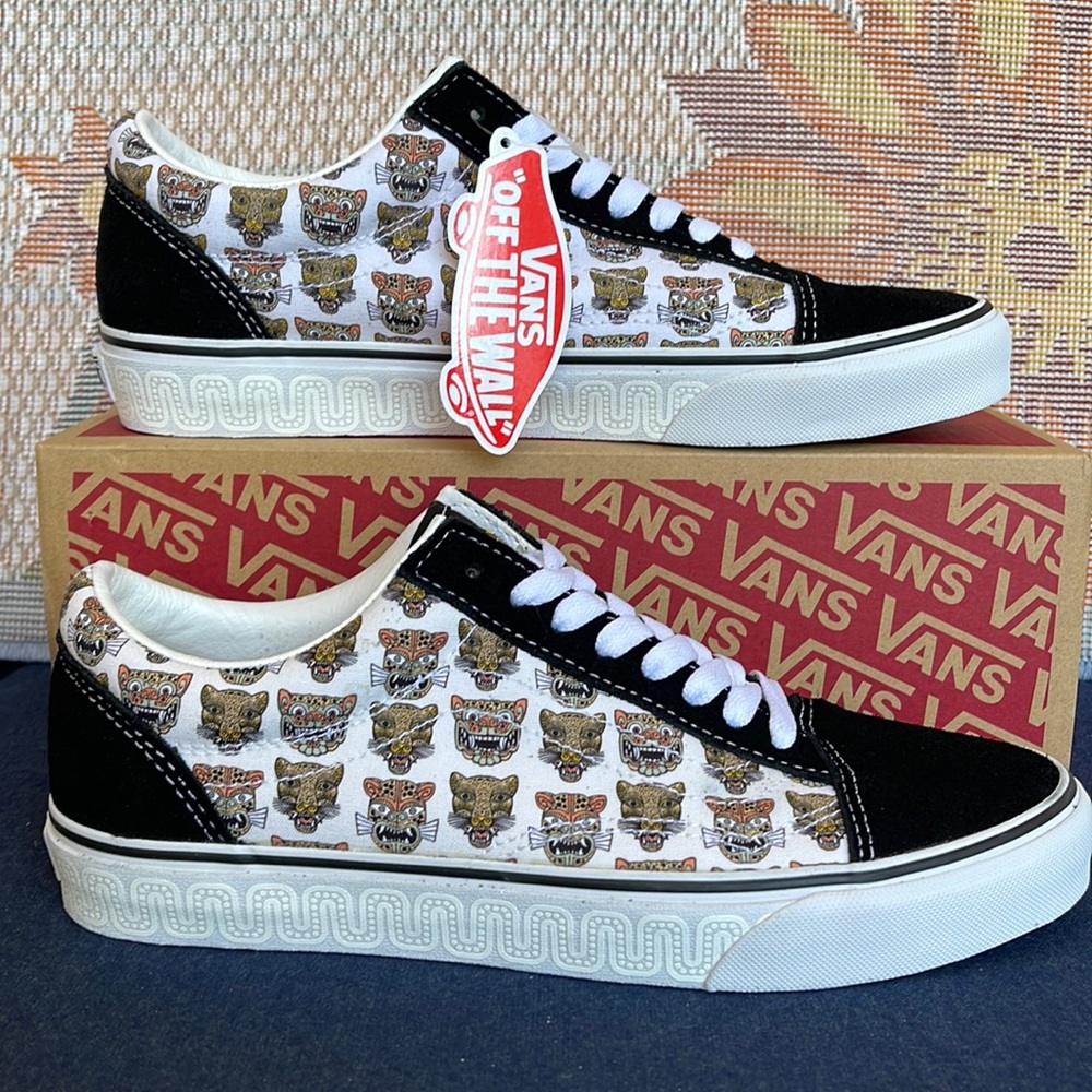 Vans WMNS Old Skool
Jaguar Black
VN0A5JMIBLK
 sneakers